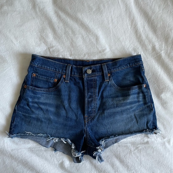 LEVI’S DENIM SHORTS - Picture 3 of 5